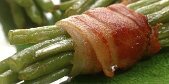 TAPAS: Kokte aspargesbønner med bacon surret rundt.
