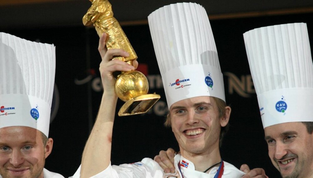 DET SMAKTE! Geir Skeie kunne heve gullpokalen i Bocuse d'Or, eller kokke-OL. Kolleger fra Sverige og Frankrike tok sølv og bronse.