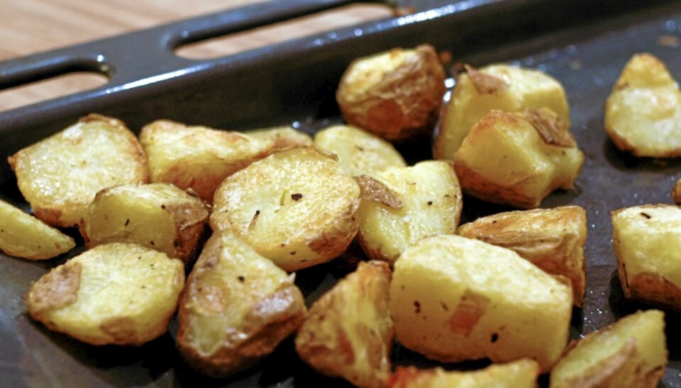 OPPSKRIFT PÅ OVNSBAKTE POTETER: Her kommer Clotildes herlige poteter - med et lite triks blir det supert...
