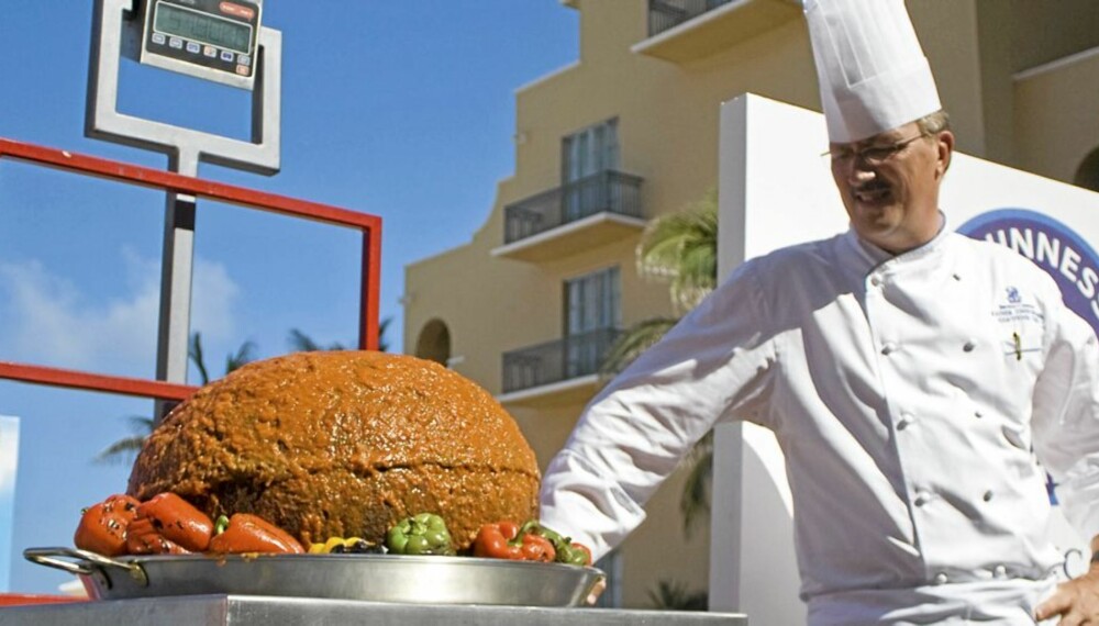Sjefskokken på Ritz Carlton Hotel i Cancun, Rainer Zingrebe, laget like godt en kjøttbolle på 49,5 kilo.