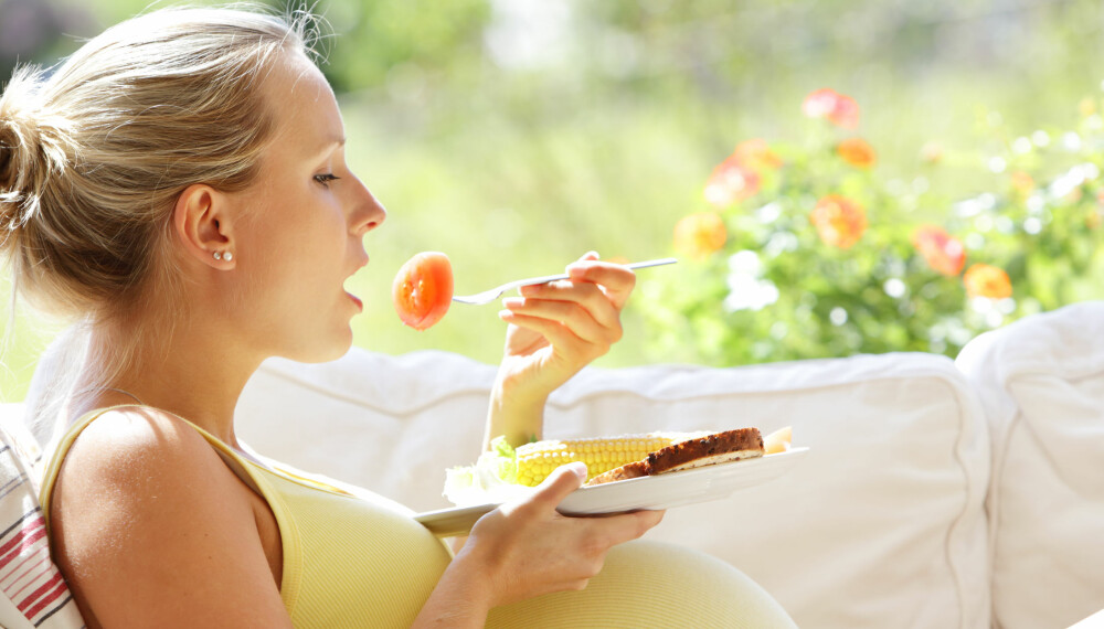 GRAVIDKILO: Mange gravide stirrer seg blinde på antallet kilo de legger på seg. Men det er viktigere å spise fornuftig.