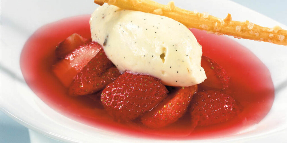 MASCARPONE: Sverre mascarponekrem, selvsagt med ekte vanilje, er veldig godt til fruktdesserter. MASCARPONE: Sverre mascarponekrem, selvsagt med ekte vanilje, er veldig godt til fruktdesserter.