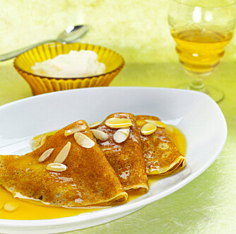 CRÊPES SUZETTE: Franske appelsinpannekaker, en berømt flambert dessert.