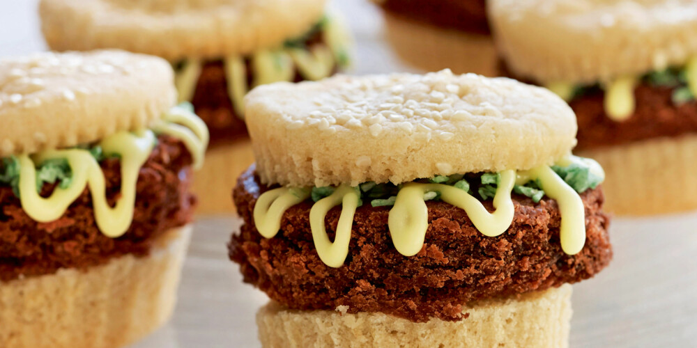 HAMBURGERMUFFINS:Disse er morsomme og lette å lage til barnebursdager. FOTO: Mona Gundersen HAMBURGERMUFFINS:Disse er morsomme og lette å lage til barnebursdager. FOTO: Mona Gundersen