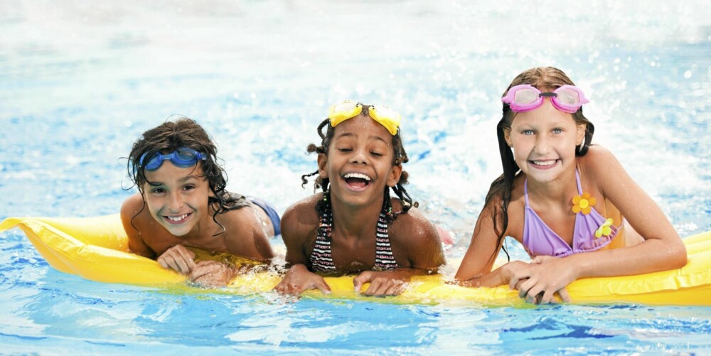 HVOR FEIRE BARNEBURSDAG: De aller fleste svømmehaller kan tilby egen bursdagsfeiringer. Moro for både store og små. Foto: Foto: Istockphoto Foto: Foto: Istockphoto