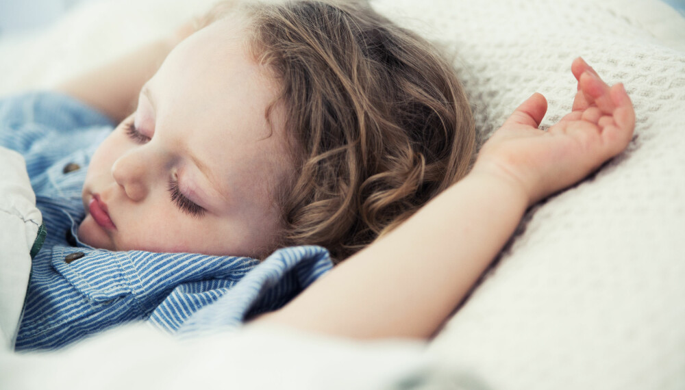 <b>NATTESVETTE HOS BARN:</b> Det at barn svetter om natten kan ha ulike årsaker. Mareritt og voldsomme drømmer, for varmt sovemiljø og for mye påkledning er vanlige årsaker.