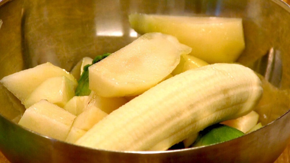 FRISKT: Banan og mango gjør fruktsmoothien eller fruktmosen frisk og god.