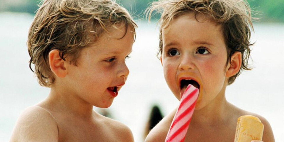 KRESNE BARN: - Bestikker man barna for å få dem til å spise sunn mat vil de jo naturlig nok automatisk lære seg å koble denne typen mat med noe negativt, noe de fortjener en belønning for å ha spist, mener eksperter.