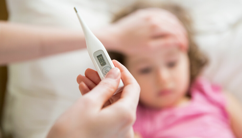 FEBER HOS BARN: Hva er høy feber, hvordan bør feberen måles på barn og når bør man kontakte lege? Ekspertene svarer.