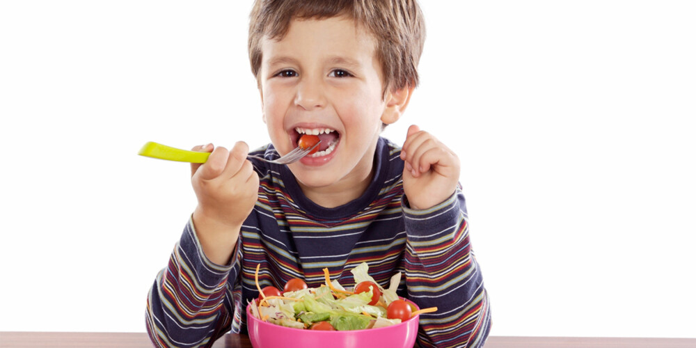 EN LITEN GOURMET: Barna blir sunnest om de spiser samme middag som foreldrene.