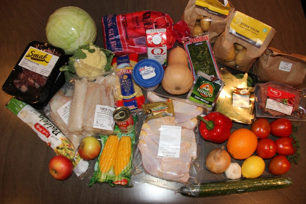 ADAMS MATKASSE: Veldig gode, ferske og fargerike grønnsaker og frukt. Fisk og kjøtt er vakuumpakket og i kjølepose. Trekk for at det ikke var noe i vanskelighetsgrad lett, bare middels og vanskelig. ADAMS MATKASSE: Veldig gode, ferske og fargerike grønnsaker og frukt. Fisk og kjøtt er vakuumpakket og i kjølepose. Trekk for at det ikke var noe i vanskelighetsgrad lett, bare middels og vanskelig.