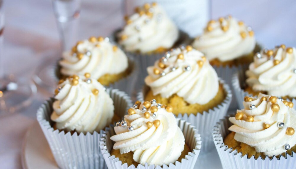 FESTSTEMT: Kristine Ilstad anbefaler champagne-cupcakes med hvit sjokolade til nyttårsfesten.
