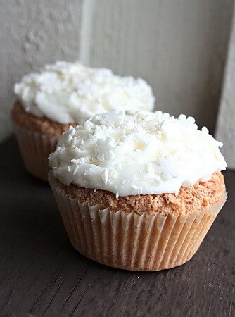 CUPCAKES: Cupcakes med kokosmakron.