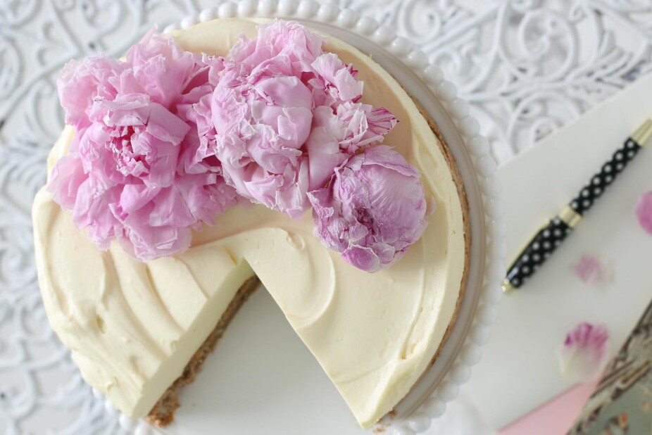 PASJONSFRUKT FROMASJKAKE: Frisk og fin kake som passer ypperlig til festlige anledninger i mai.