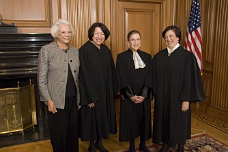 PIONERER: Sandra Day O’ Connor ble i 1981 den første kvinnen som ble utnevnt til dommer i amerikansk høyesterett. Siden har hun fått selskap av (fra venstre) Sonia Sotomayor, Ruth Bader Ginsburg og Elena Kagan. PIONERER: Sandra Day O’ Connor ble i 1981 den første kvinnen som ble utnevnt til dommer i amerikansk høyesterett. Siden har hun fått selskap av (fra venstre) Sonia Sotomayor, Ruth Bader Ginsburg og Elena Kagan.
