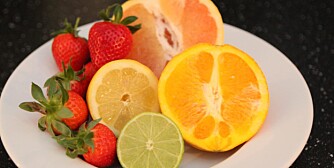SITRUSFRUKTER OG JORDBÆR: Disse fruktene inneholder aminer som kommer fra proteiner i maten.