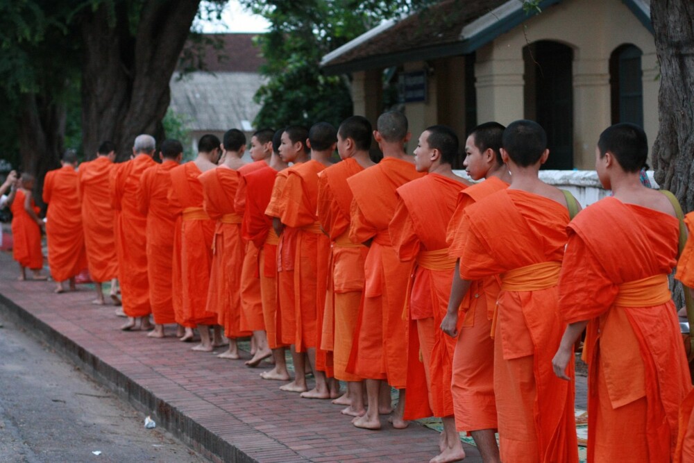 LAOS: Buddhistiske munker i Luang Prabang nord i Laos. FOTO: Marte Glanville