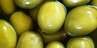 SUNN OLIVENOLJE: Omega-6-fettsyrer finnes i olivenolje og solsikkeolje. ILLUSTRASJONSFOTO: Colourbox