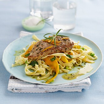 SKINKEBIFF: Med pasta, appelsin og gulrot. Foto: Matprat.no. SKINKEBIFF: Med pasta, appelsin og gulrot. Foto: Matprat.no.