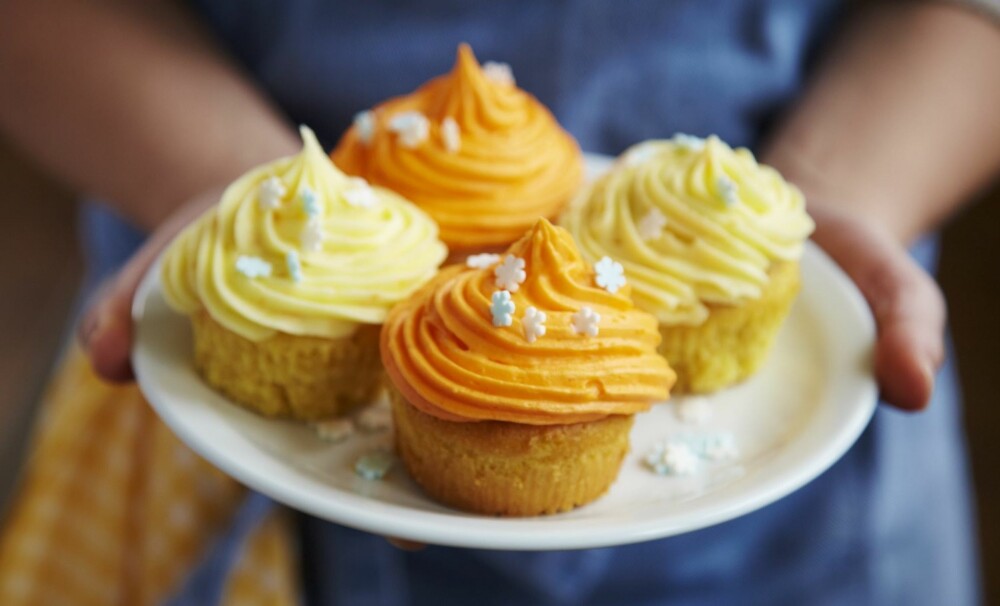 CUPCAKES: Saftige og søte cupcakes med appelsin. Foto: Matprat.no.