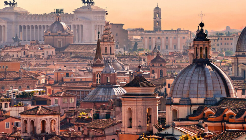 DEN EVIGE STAD: Romantikken finnes på hvert gatehjørne i uforglemmelige Roma.