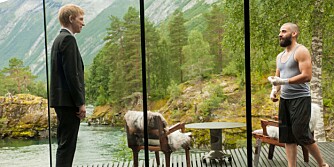 VIL TIL NORGE: Tiiia og Satu har lyst til å komme til Norge. Blant annet for å "scrrenframe" scener fra filmen Ex Machina.