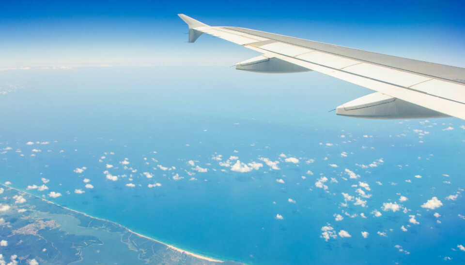 FOTO: Det aller beste er å droppe flyturen, men det er ikke alltid mulig. Nedenfor kan du lese om hvordan du kan gjøre noe for miljøet, selv om du tar en flytur en gang iblant. FOTO: Colourbox