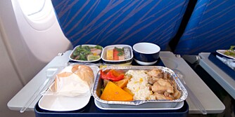 LITE SMAK: Maten du spiser på flyet smaker sannsynligvis ganske annerledes på bakken.