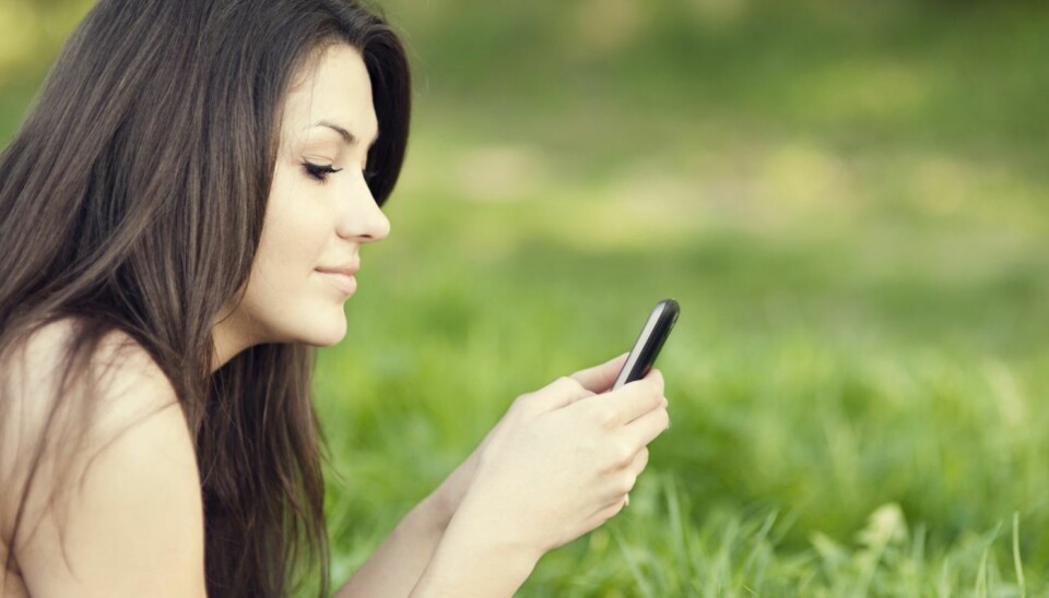 PRØV NOE NYTT: Mange kjøper med seg lydbøker og arbeidshefter hjem for å lære et nytt språk, eller melder seg på nærmeste kurs. Nå kan du derimot få alt sammen på mobilen din, uten å betale en krone.