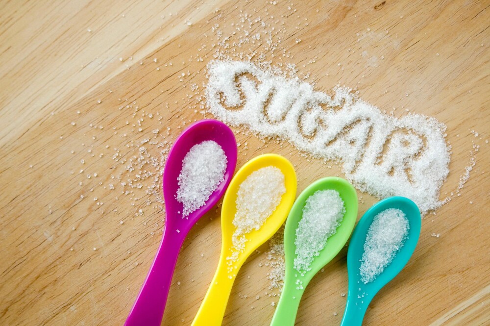 TRENDY Å SLUTTE: Flere og flere av slutter med sukker - men er det nødvendig å kutte det ut helt? FOTO: Colourbox