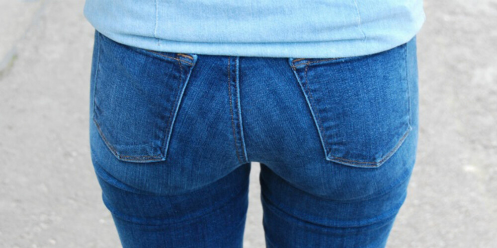 Французские дырочки. Небольшие попы в джинсах. Плоские попы в джинсах. Плоские попы девушек в джинсах. Ягодицы в джинсах.