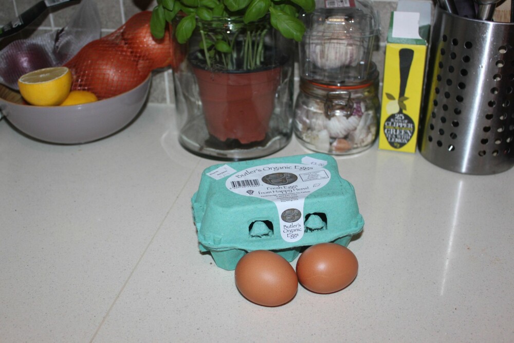 ANSIKTSMASKE: Eggehvite vil gi fjeset ditt en midlertidig oppstramming - perfekt før festen! FOTO: Trine Jensen