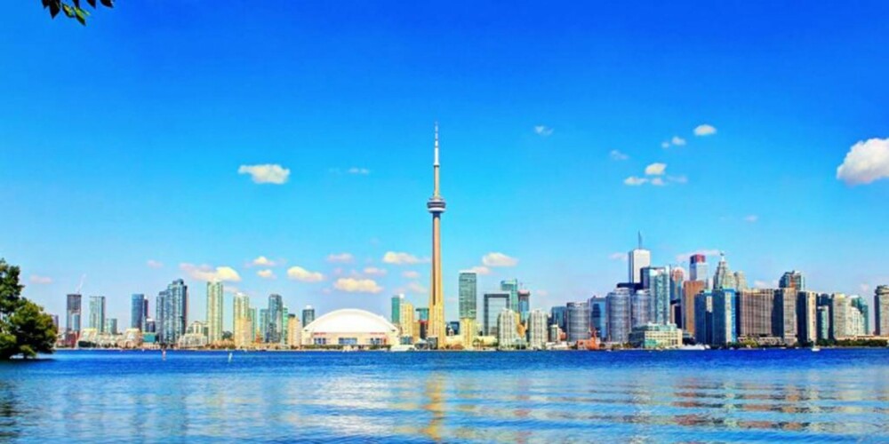 CANADA: Å ta turen over Atlanteren trenger ikke bare bety New York. Toronto i Canada er en pulserende og kul storby også. FOTO: Wikimedia Commons