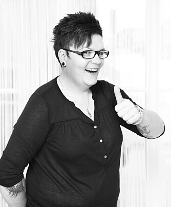HELEN TVERÅ: Operert oktober 2011. - Jeg har blitt stirret på hele livet, det blir jeg fremdeles. Men nå ser folk på meg og smiler. De ser ikke lenger på meg som om jeg er et utskudd. FOTO: Gry Traaen. HELEN TVERÅ: Operert oktober 2011. - Jeg har blitt stirret på hele livet, det blir jeg fremdeles. Men nå ser folk på meg og smiler. De ser ikke lenger på meg som om jeg er et utskudd. FOTO: Gry Traaen.