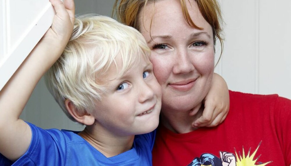 SMARTE JULETIPS: Kristine Henningsen er kjent som Antisupermamma og lager jul på sin måte. Her med sønnen Sebastian. SMARTE JULETIPS: Kristine Henningsen er kjent som Antisupermamma og lager jul på sin måte. Her med sønnen Sebastian.