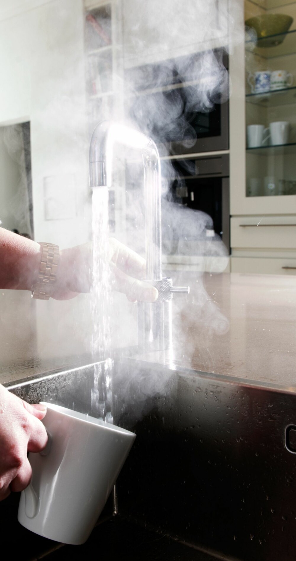 RETT I KOPPEN: Med kokende vann fra kranen får du varmt tevann rett i koppen.