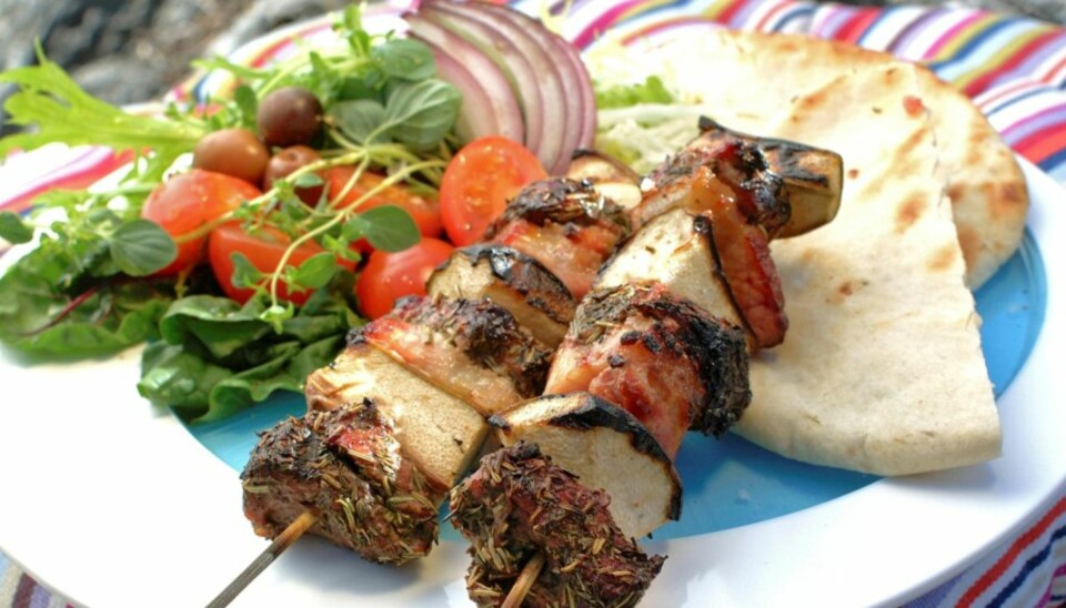 Grillspyd med lam og pære.