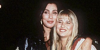 FÅR EN SØNN: Forholdet mellom Cher og Chastity har hatt sine kriser, men etter datterens beslutning om kjønnsskifte, skal alt være fryd og gammen.
