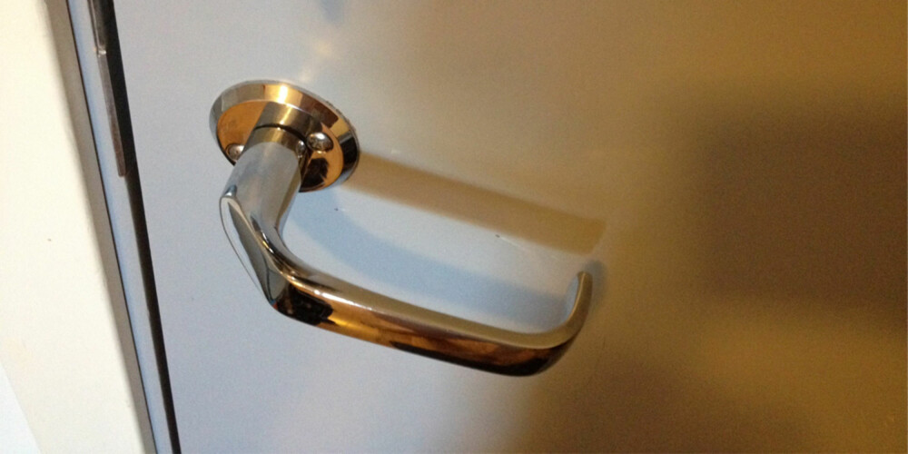 EKKELT: Mange hender tar i dørhåndtaket hver dag, men hvor ofte vasker du her?