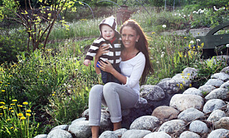 Cathrine Holtlien sammen med sønnen Daniel. FOTO: Privat.