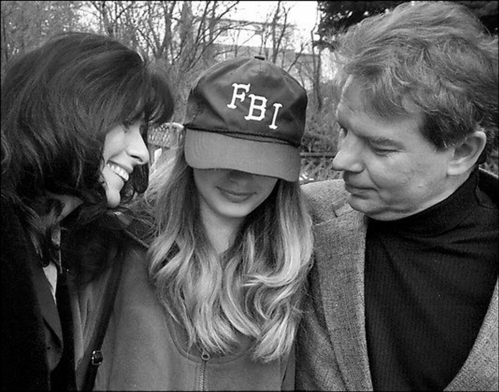 MARERITT: Alicia Kozakiewicz og foreldrene opplevde det ultimate marerittet. Her er de samlet igjen kort tid etter at Alicia ble reddet. MARERITT: Alicia Kozakiewicz og foreldrene opplevde det ultimate marerittet. Her er de samlet igjen kort tid etter at Alicia ble reddet.