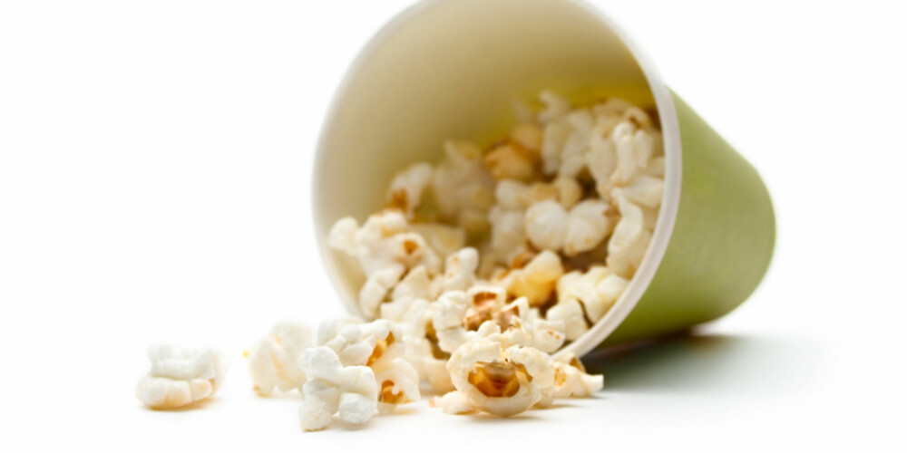 KINOGODT: Bytt ut popcornet med sunn snacks om du egentlig ikke er så sulten. Illustrasjonsfoto: COLOURBOX