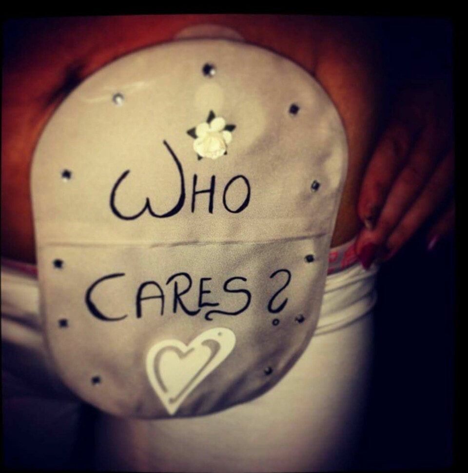 PYNTET POSE: - Jeg valgte stomi fordi jeg ville ha tilbake livet jeg hadde før jeg ble skadet. På gode dager er det nesten bedre enn før.