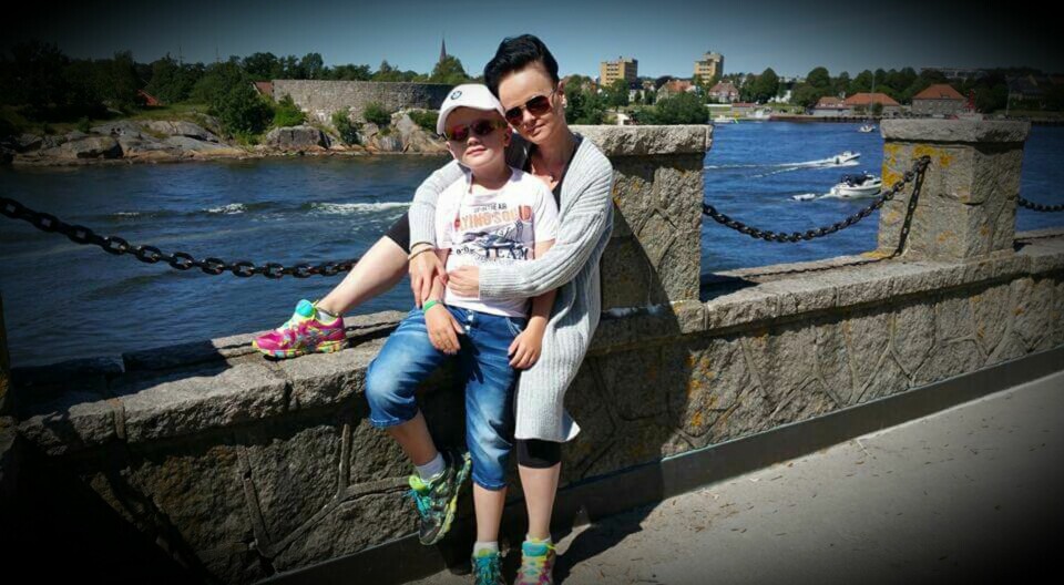 PÅ TUR: Anette og sønnen Marcus.