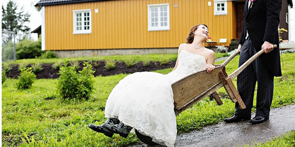 VIL HA UNIKE BILDER: Fotograf Mona-Lisa Transeth tror at også norske brudepar vil komme til å kaste seg på Trash the dress trenden.