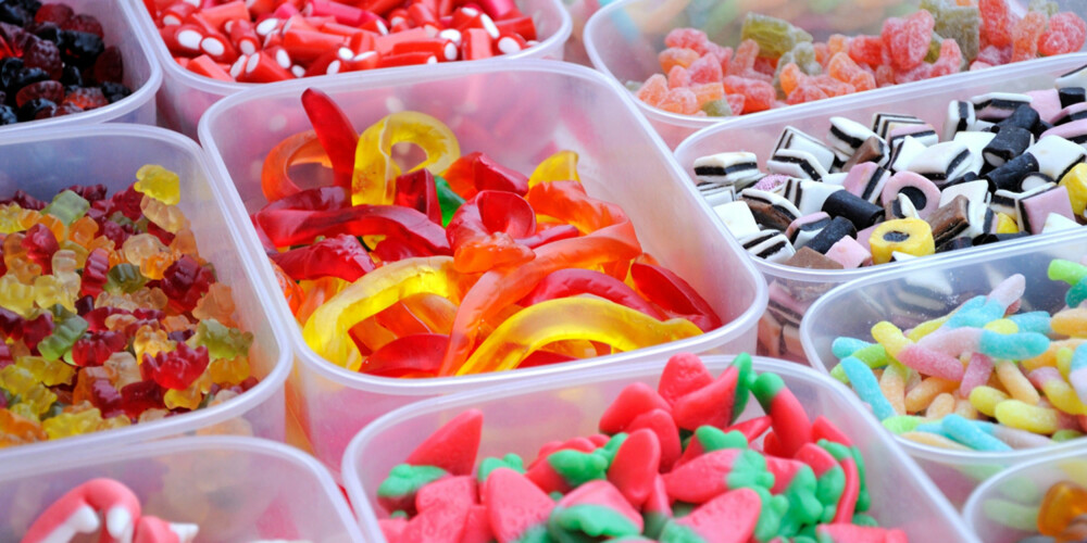 SUKKER OG KARBO: I godteri finner du rikelige mengder karbohydrater. Foto: COLOURBOX