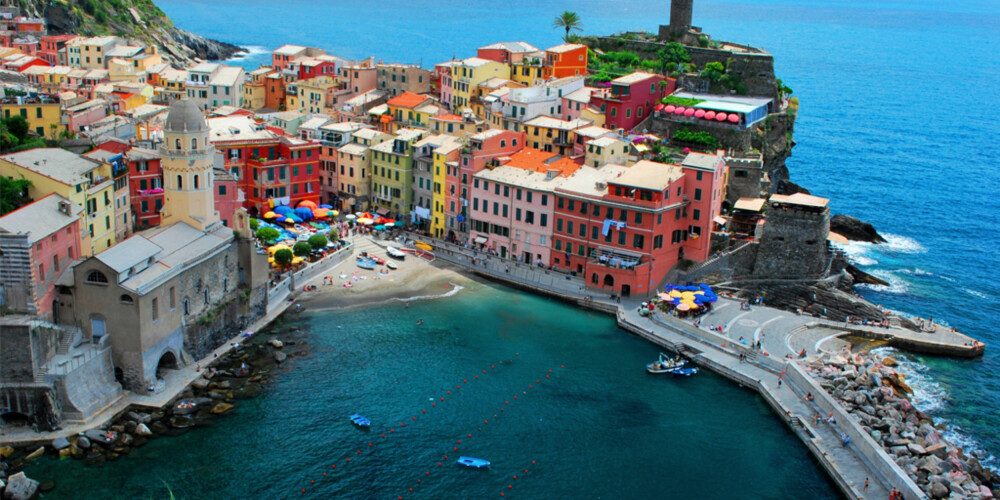 FARGERIK: Det lille kyststykket Cinque Terre er en del av den italienske rivieraen.