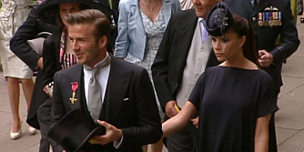 KLESKODE: Det finnes mange ulike kleskoder på hvordan man skal være antrukket i bryllup. Disse refererer til hva mannen skal gå i, men gir en sterk pekepinn på hva damene må ha på seg også. Her er David og Victoria Beckham på tur inn i Westminster Abbey for Prins William and Kate Middeltons bryllup i 2011.