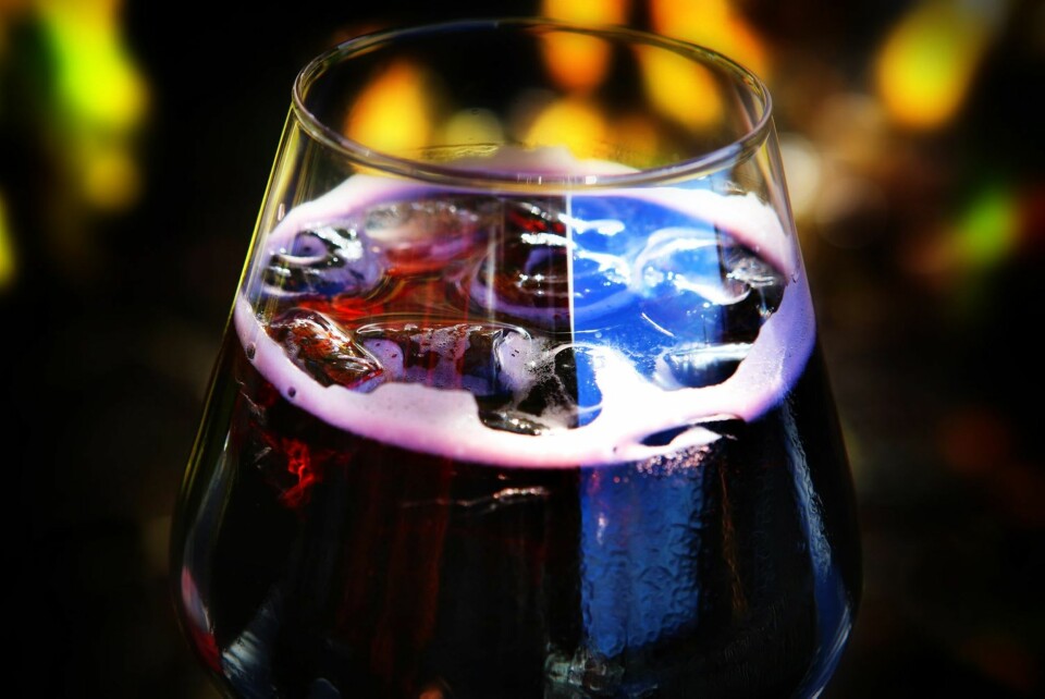 RØDVIN OG COLA: Joda, det er en drink ved navn Calimocho, og eksempel på én måte å lære seg å like rødvin. Begynn med 50/50 av begge ingrediensene.