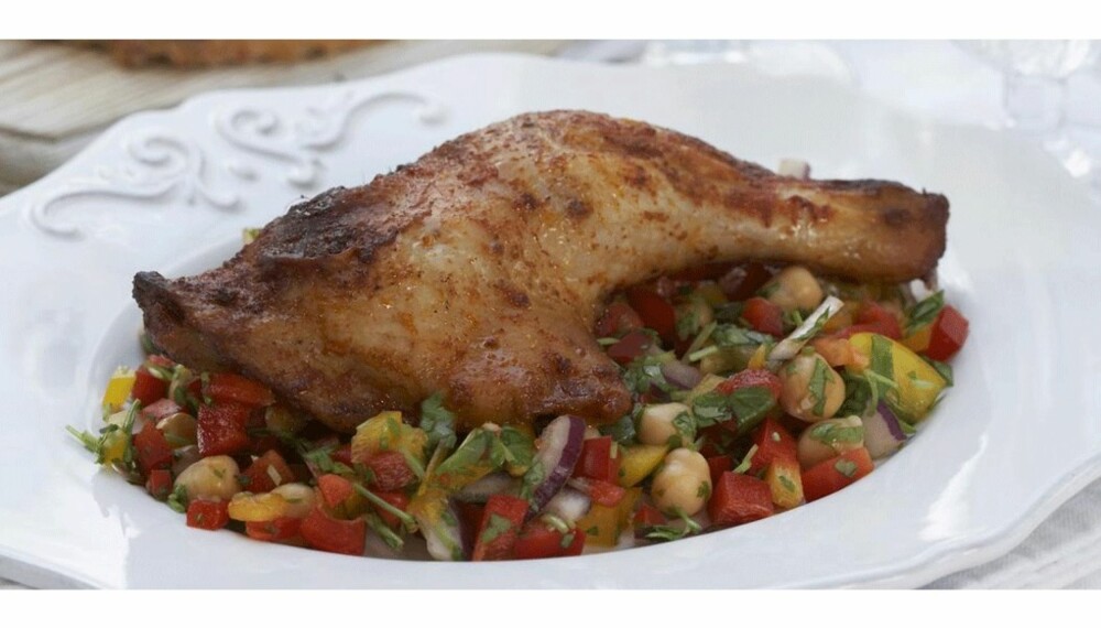 Dagens rett: Grillede kyllinglår med kikertsalat
